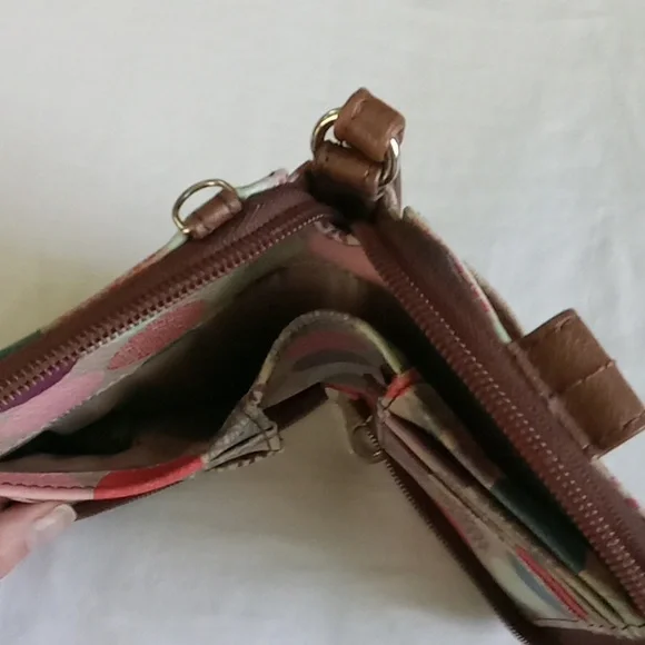 Relic Colorful Faux Leather Wallet Wristlet - Picture 9 of 10